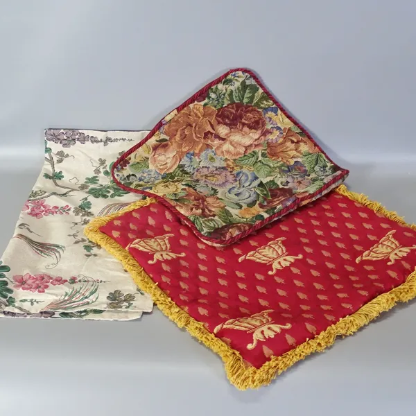 3 st. kuddvar, Nationalmuseum, Mora samt Laura Ashley