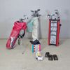 3 st. golfbagar med diverse klubbor m.m.