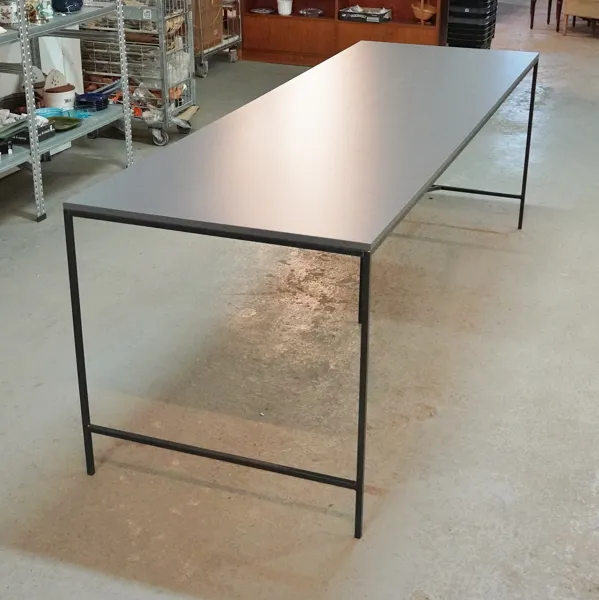 Stort bord, underrede i smide, 275 cm