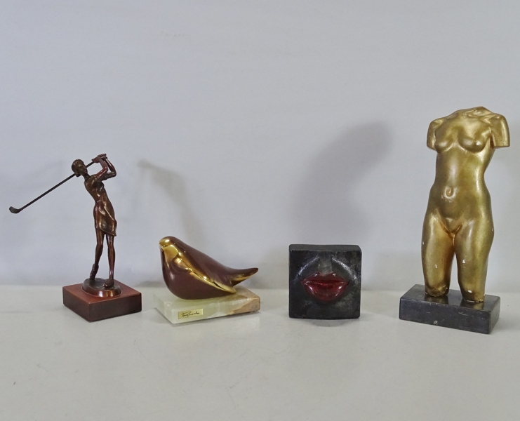 3 st. skulpturer samt relief, bl. a. efter José Torres Guardia
