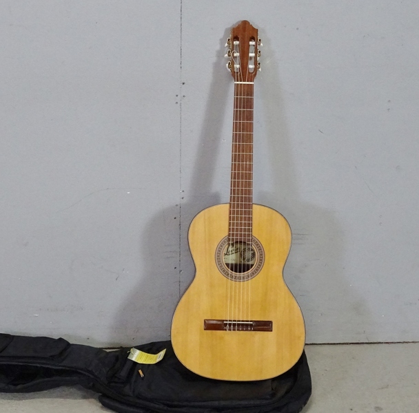 Akustisk gitarr, Levin, modell L 44/M