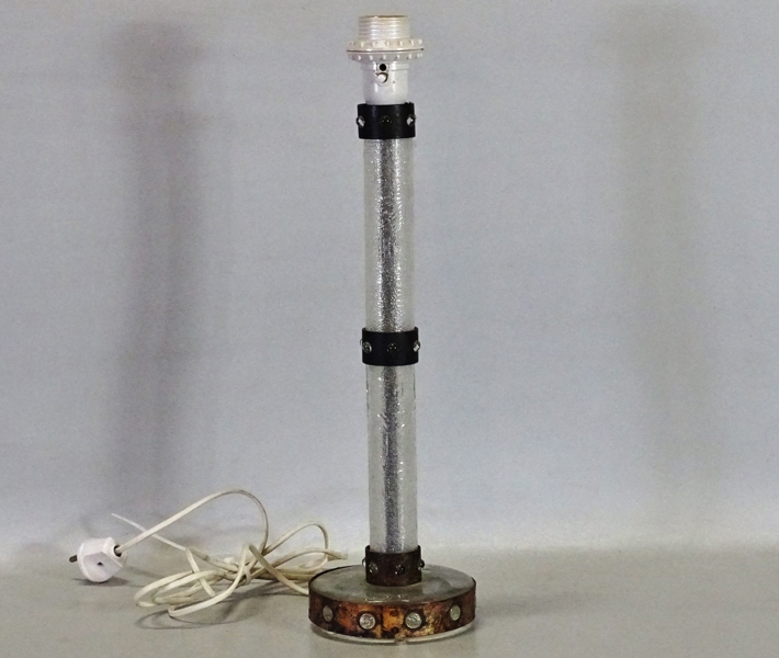 Bordslampa, glas med metalldetaljer, 1900-tal