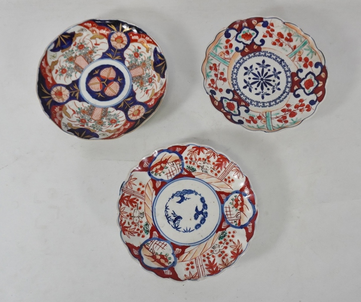 3 st tallrikar, troligtvis Imari, Japan