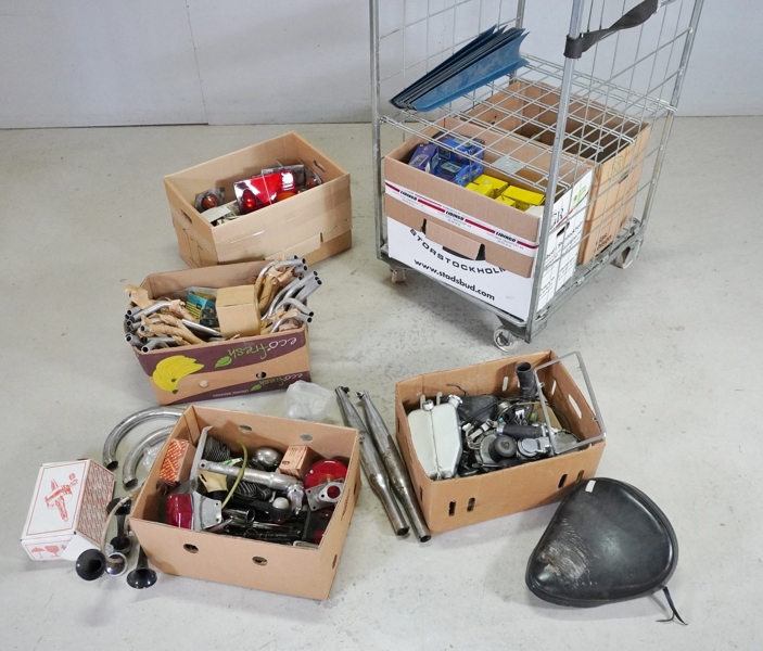 Stort parti diverse bil & mopeddelar m.m.