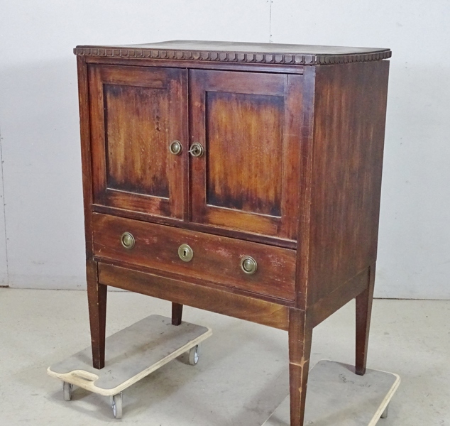 Skåp, Gustaviansk stil, 1900-tal