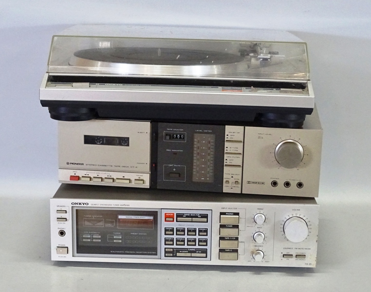 Vinylspelare, förstärkare samt kassettdäck, Onkyo och Pioneer