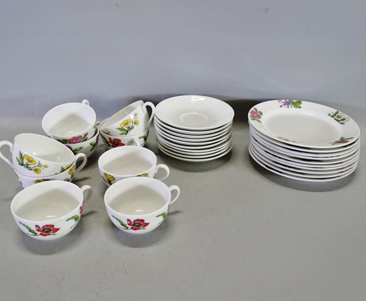 8 st. kaffekopp med fat samt 10 st. assietter, Gustavsberg, 1900-talets mitt
