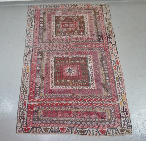 Matta, sliten, ca 247*165 cm