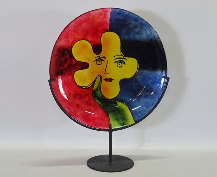 Prydnadsfat med ställning, "Flower Face" Jeanette Karsten, Linshammar Glasbruk