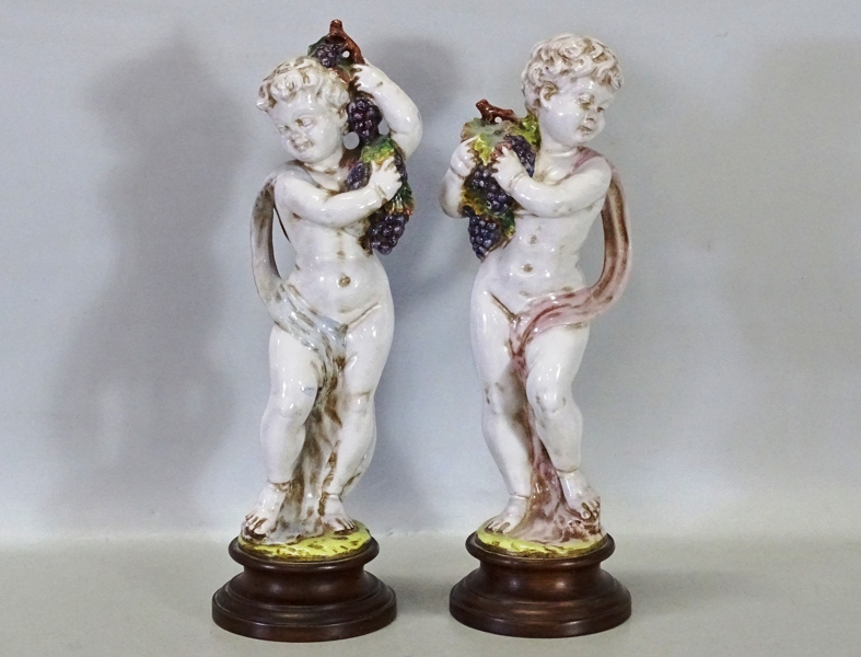 1 par figuriner, "Gossar med druvor" Italien, 1900-tal