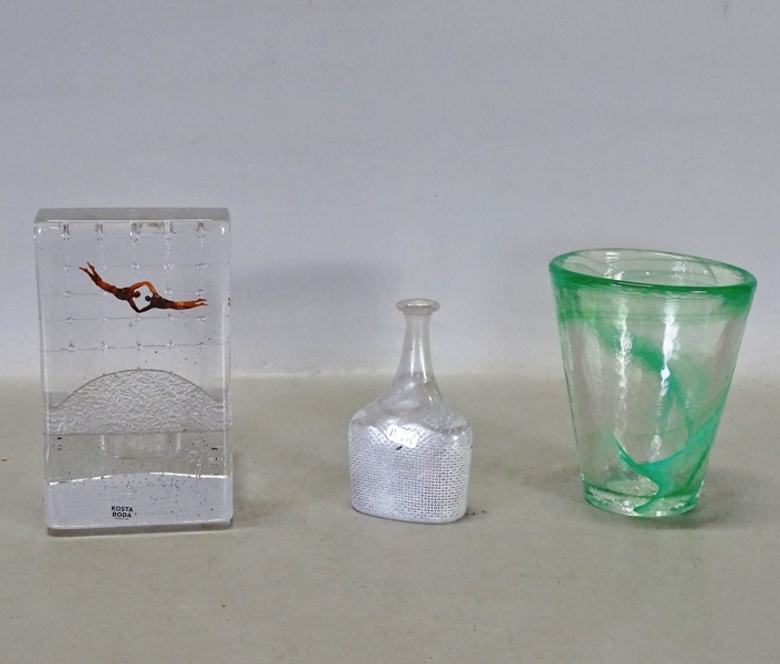 3 delar konstglas, ljuslykta, miniatyrvas, samt glas/vas, Bertil Vallien och Ulrica Hydman-Vallien, Kosta Boda