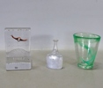 3 delar konstglas, ljuslykta, miniatyrvas, samt glas/vas, Bertil Vallien och Ulrica Hydman-Vallien, Kosta Boda