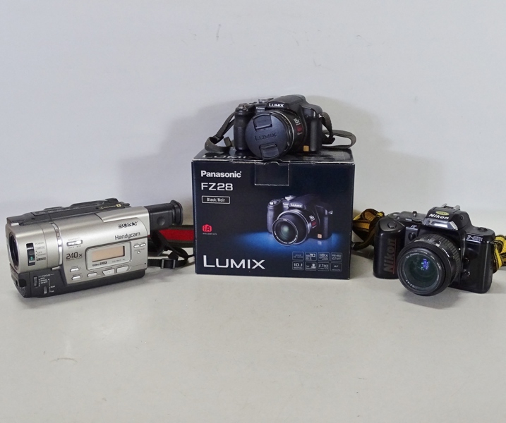 2 st. kameror samt videokamera, Nikon, Panasonic och Sony