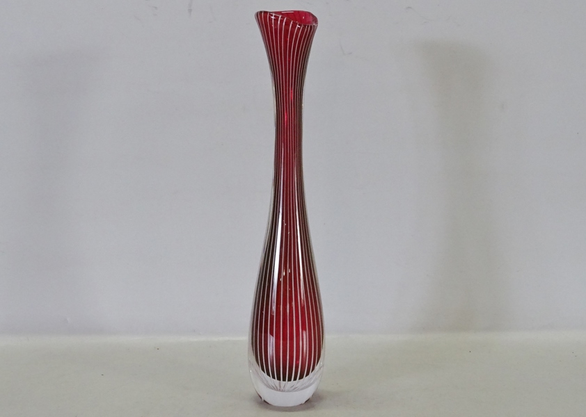 Vas, "Zebra" Vicke Lindstrand, Kosta