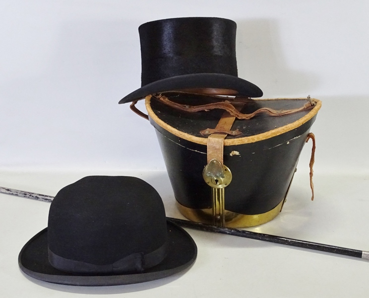 Stormhatt i hattask samt plommonstop och silverkrycka, 1900-talets första häft