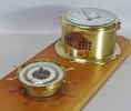 Skeppsklocka samt barometer