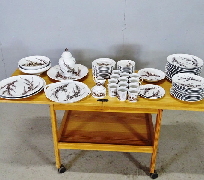 Servisdelar, med handmålad dekor