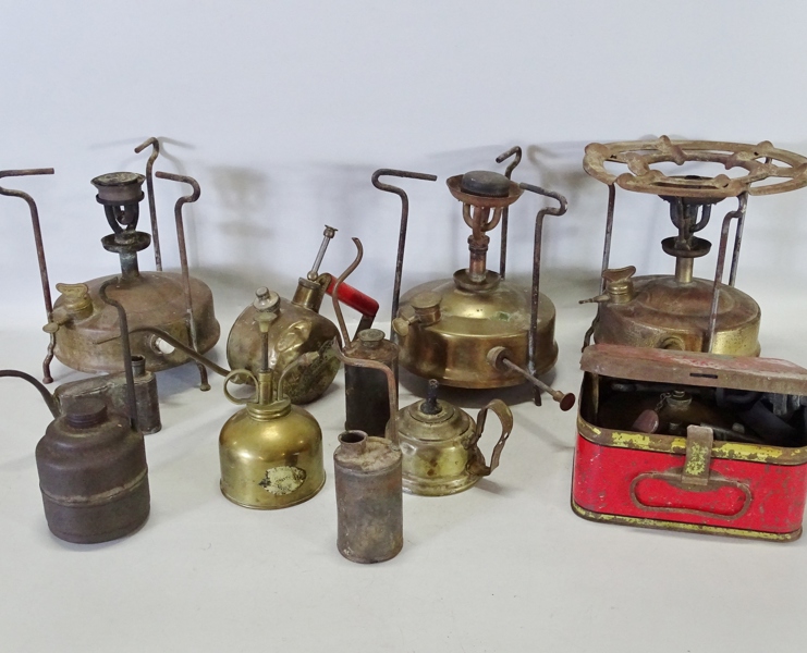 Parti fotogenkök, smörjkannor m.m.