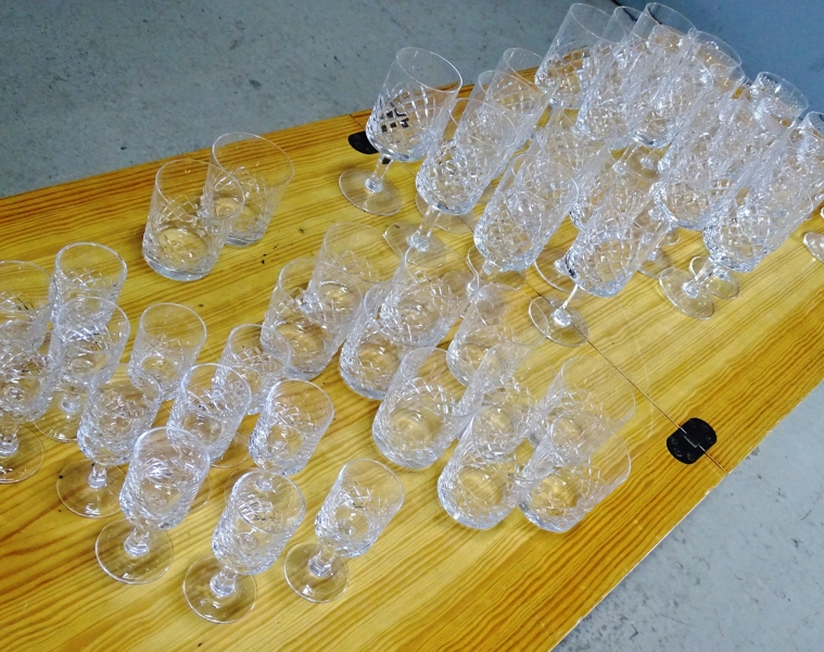 Glasservis, etsad rutdekor