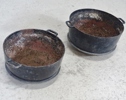 2 st grytor/krukor, gjutjärn