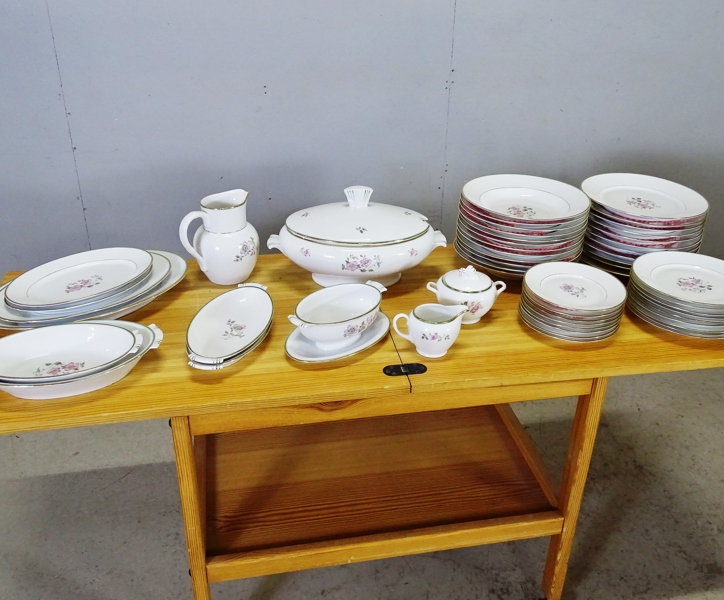 Matservis, Lidköping, med blomdekor