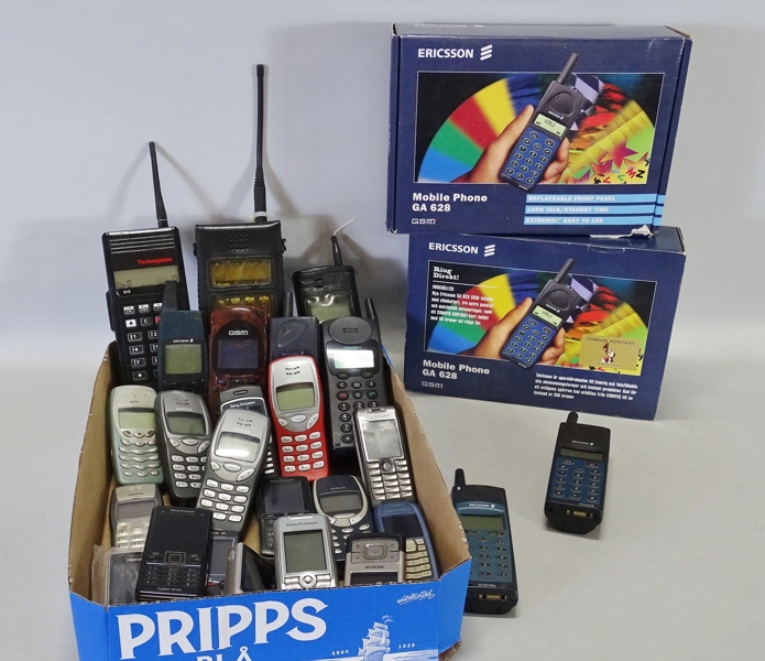 Parti äldre mobiltelefoner