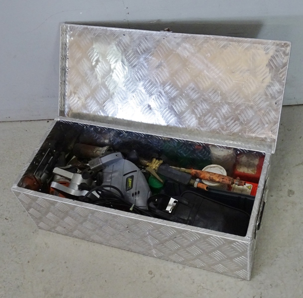 Verktygslåda med diverse verktyg