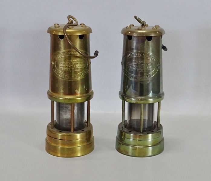 2 st lyktor, mässing "British Coal Mining"