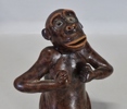 Skulptur "Apa" Michael Anzengruber, Kårsta Krukmakeri