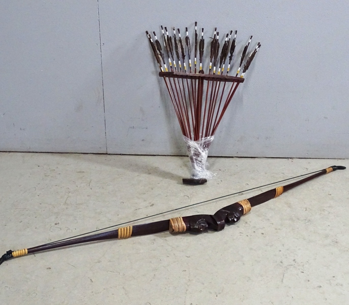 Pilbåge samt pilar, troligen USA