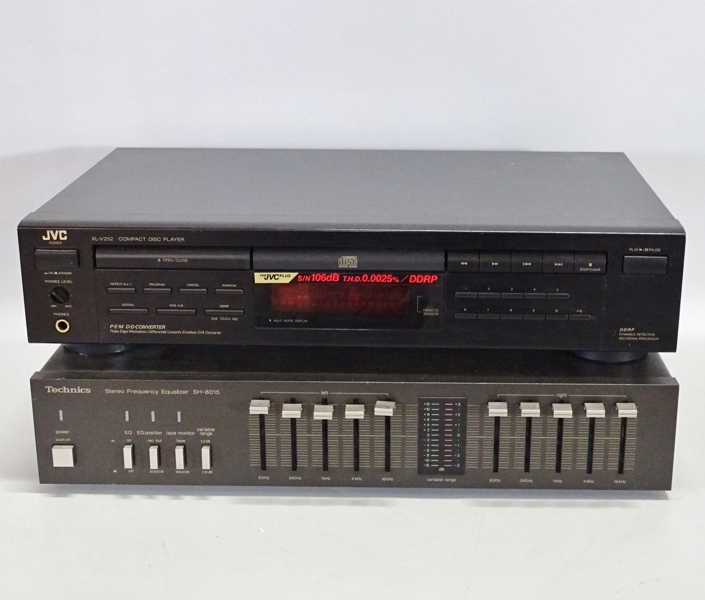 Equalizer samt CD-spelare, Technics och JVC, SH-8015 och XL-V252BK