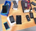 Parti mobiltelefoner, olika fabrikat