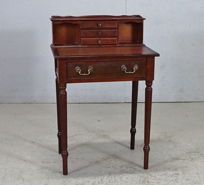 Damskrivbord, Engelsk stil, 19/2000-tal