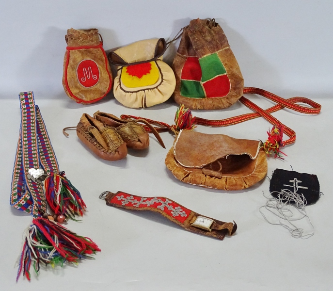 parti sameslöjd, väskor m.m.
