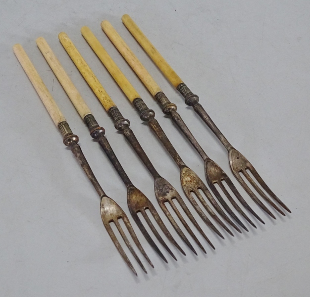 6 st. sill-/olivgafflar, 18/1900-tal