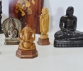 Parti figuriner samt tavla "Orentaliska gudar bl. a. Ganesha samt Buddha" 1900-tal