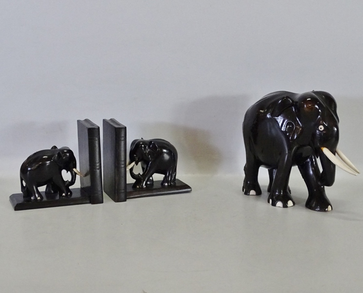 Skulptur samt 1 par bokstöd "Elefanter" Indien, 1900-tal