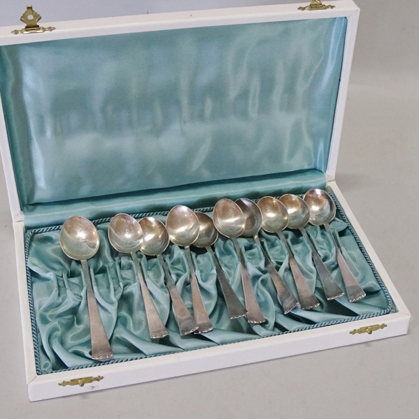 9 st. kaffeskedar samt 1 st. tesked, silver. GAB, 1960-tal