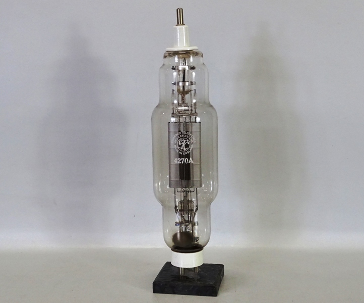 Radiorör uppmonterad på metallsockel, 4270A