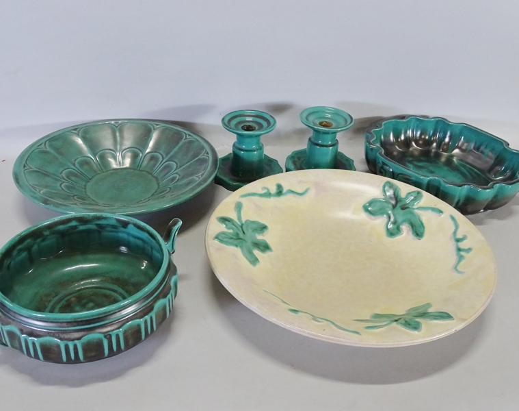 Parti fat, skålar samt ljusstakar, Upsala-Ekeby, 1900-tal