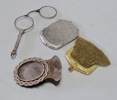 Diverse; metallfigurin, förstoringsglas, portmonnä m.m.