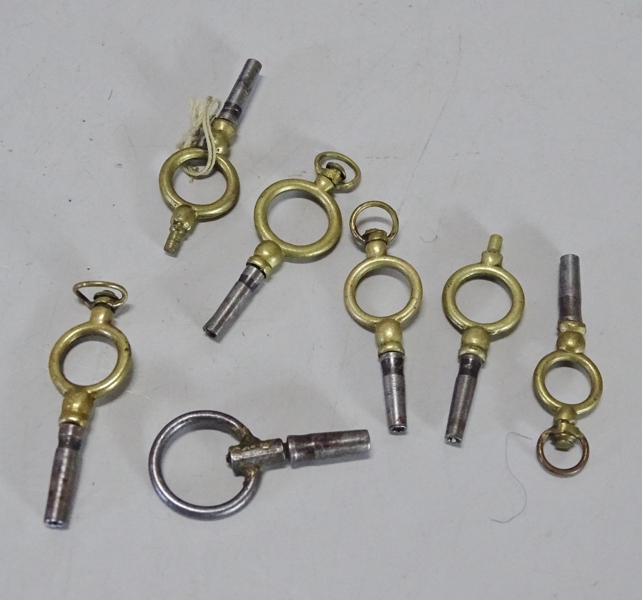 7 st. äldre klocknycklar