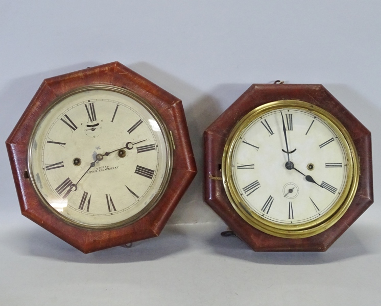 2 st. väggklockor, 1900-talets första hälft