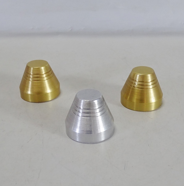 3 st. skivpuckar, 1900-talets mitt