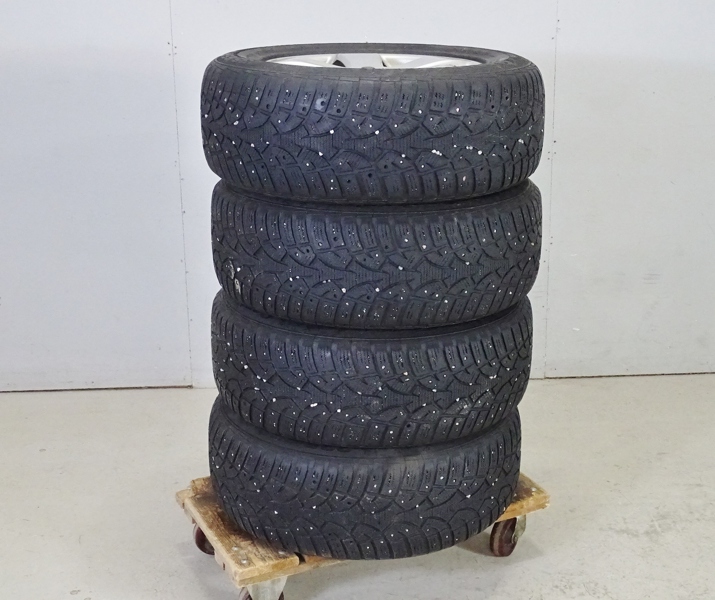 4 st. vinterdäck på lättmetallfälg, Continental
