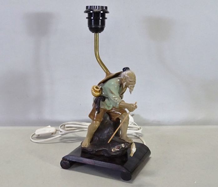 Bordslampa, "Fiskare" orientalisk, Kina, 1900-tal