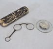 2 par äldre glasögon samt förstoringsglas, 18/1900-tal