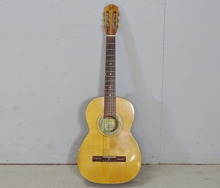 Akustisk gitarr, Suzuki, No 305